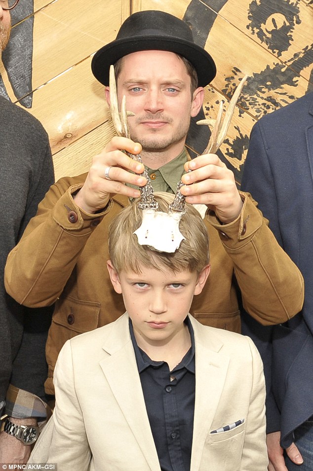 13 photos qui prouvent qu'Elijah Wood est cool avec ses fans ! Quotes   