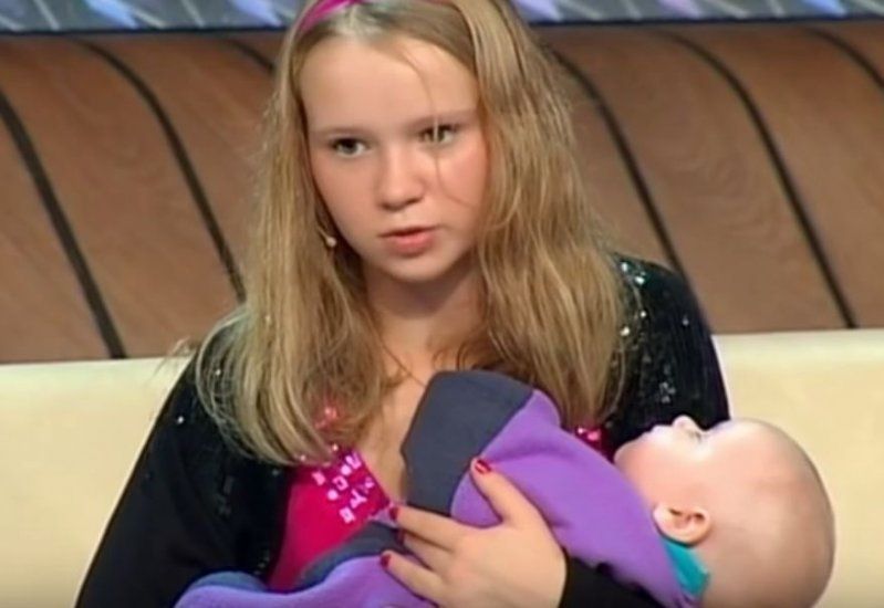 Shocking! This Russian mother is only 10 years apart with her daughter! Quotes   