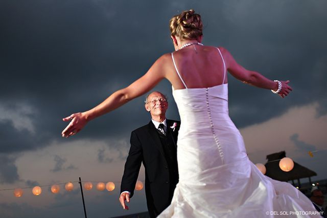18 pères qui voient leur fille en robe de mariée pour la première fois ! Quotes   