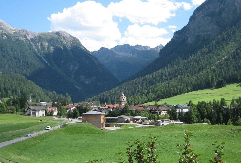 Ce village suisse que personne n'a le droit de prendre en photo ! Étonnant ! Quotes   