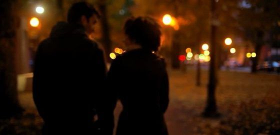 En balade nocturne, son petit ami la prend en photo. Aussitôt, ils se mettent à courir Quotes   