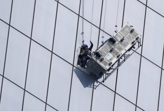 Un laveur de vitres survit à une chute de 150 mètres Quotes   