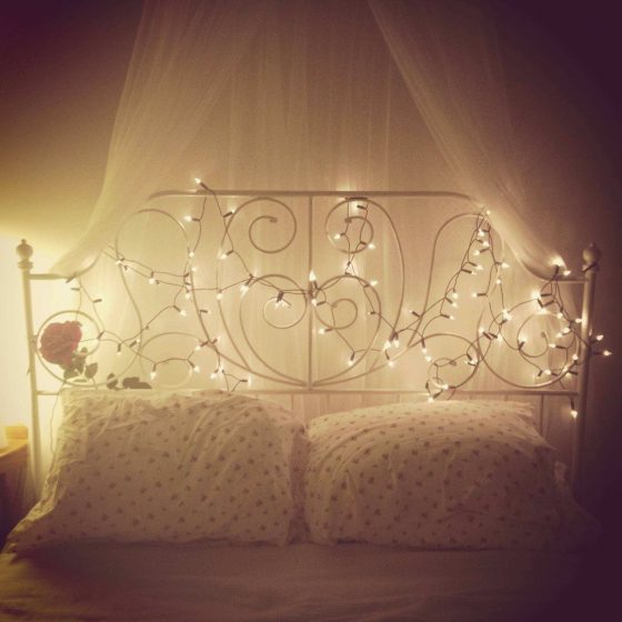 Check out these 16 creative ways to brighten up your home with fairy lights! Astuces DIY Design   